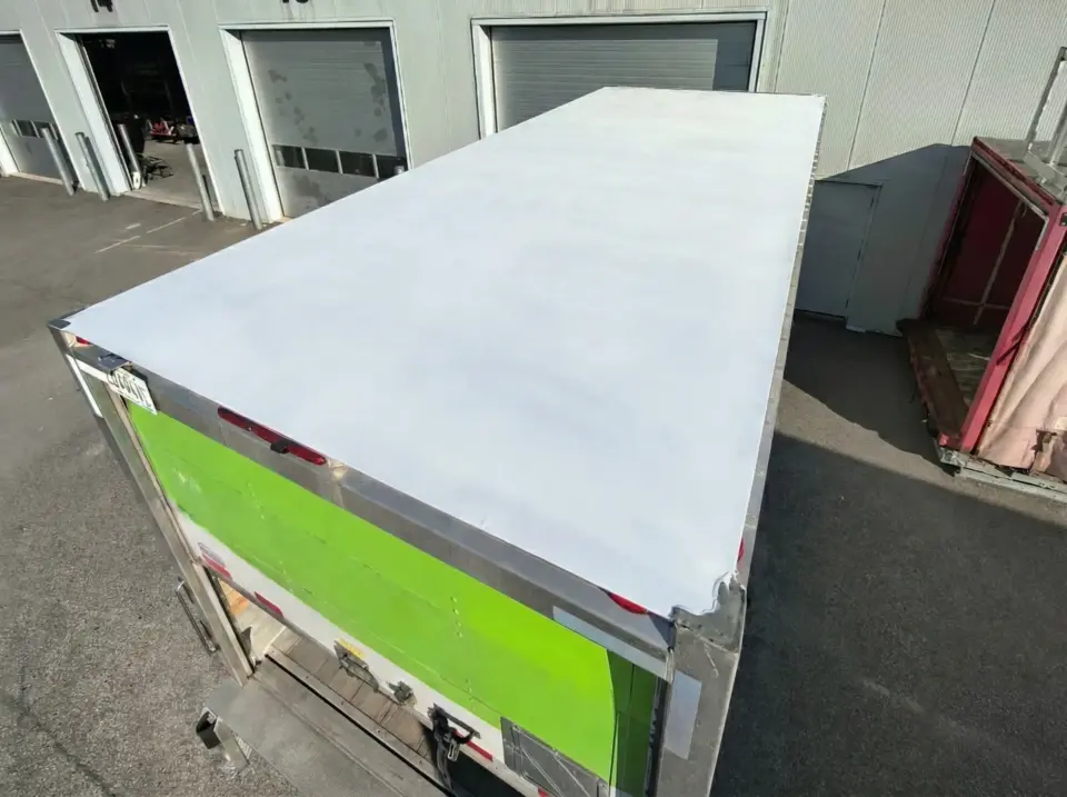 Success story - Insulated dry box truck with Polyfrost coated roof