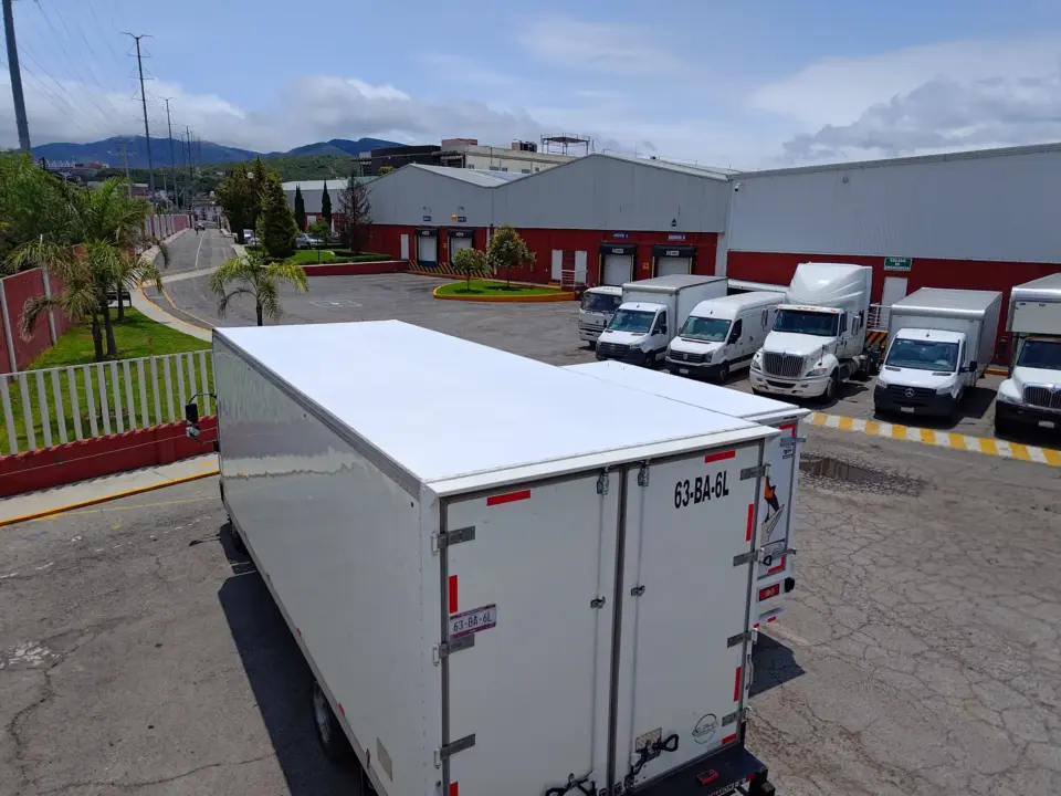 Success story - A cargo truck that transports temperature sensitive cargo with Polyfrost coated roof